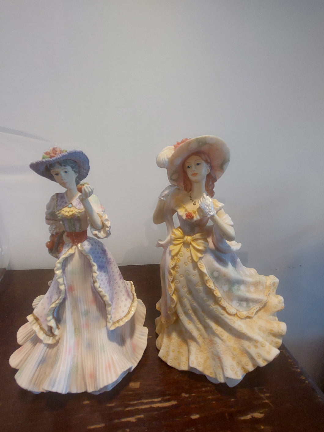 Vrouwen in Klederdracht  -- UK -- 1996